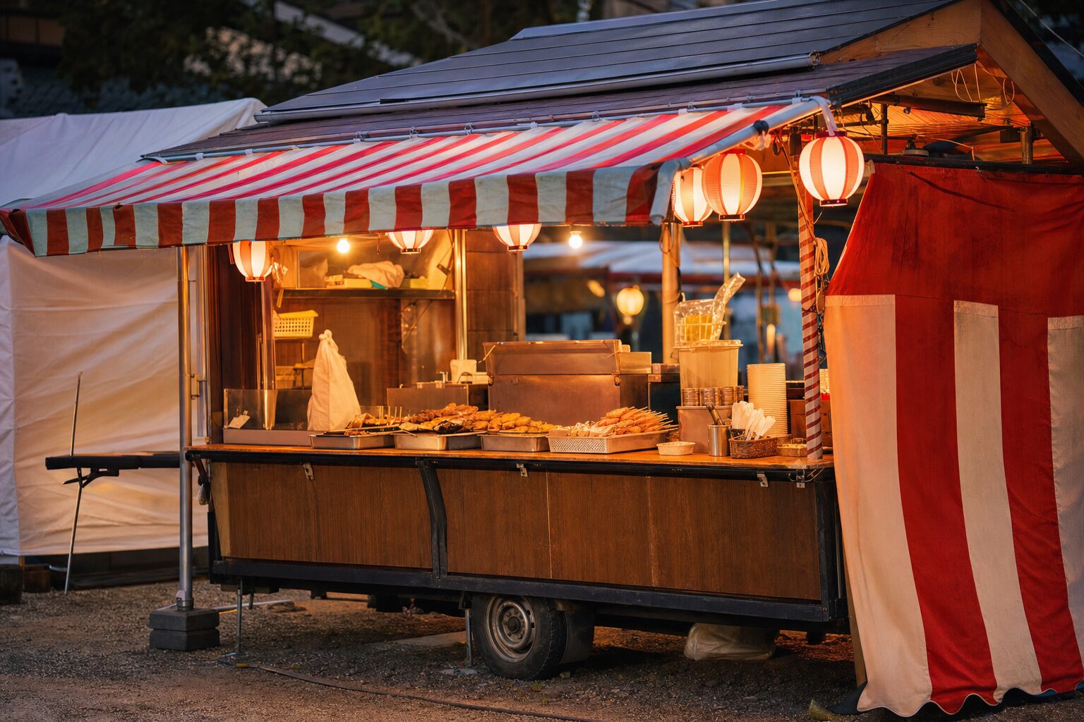 屋根付きの小さな屋台の形が分かる実写寄りのイメージ