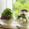 宇治金時と宇治しぐれを並べて見比べる夏のかき氷のイメージ